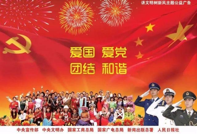 板凳抽走致骨折女生回顾事发：我在实操课上完成作业，准备坐下看手机却坐空了，摔倒时撕心裂肺的疼